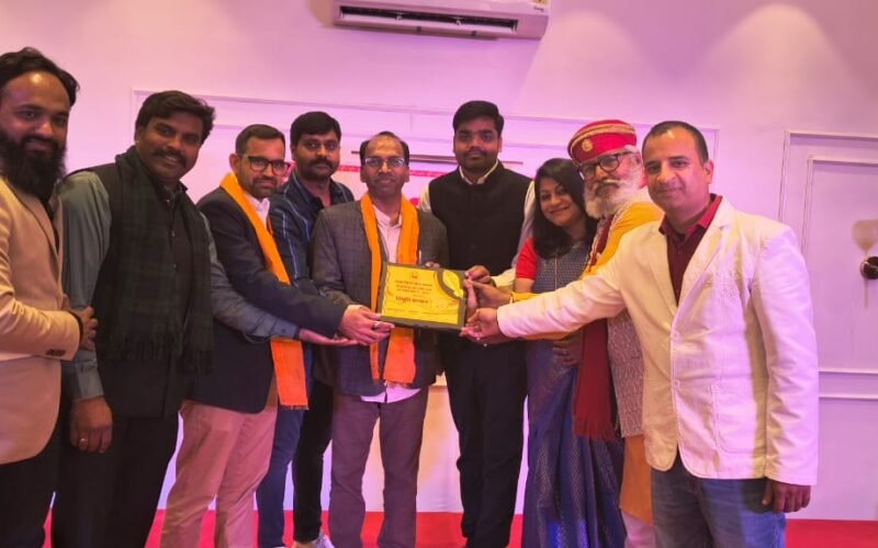 लेकसिटी प्रेस क्लबः पत्रकारों के सम्मान के साथ हुई सांस्कृतिक संध्या