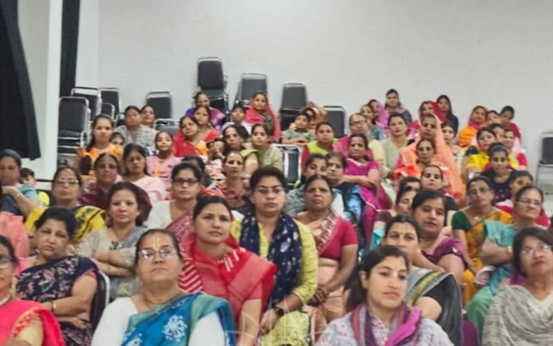 कर्म ज्ञान योग की जननी गीता 