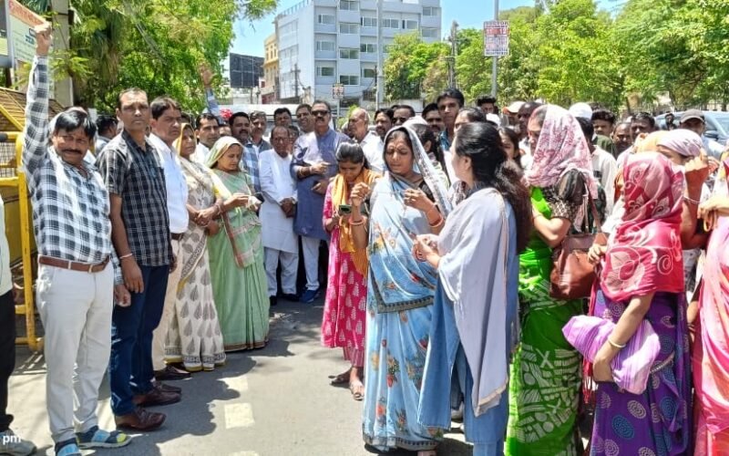 उदयपुर देहात जिला कांग्रेस कमेटी ने दिया ज्ञापन