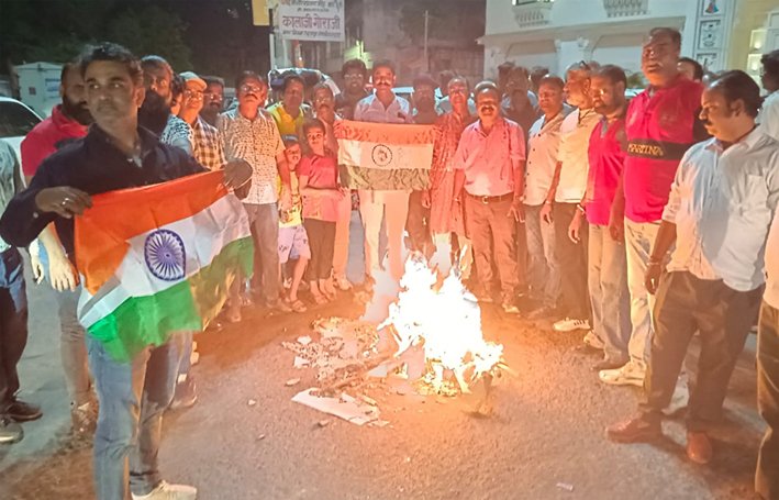 राजपूत महासभा संस्थान ने कैंडल मार्च निकाल पहलगाम हमले में शहीद हुए भारतीयों को दी श्रद्धांजलि