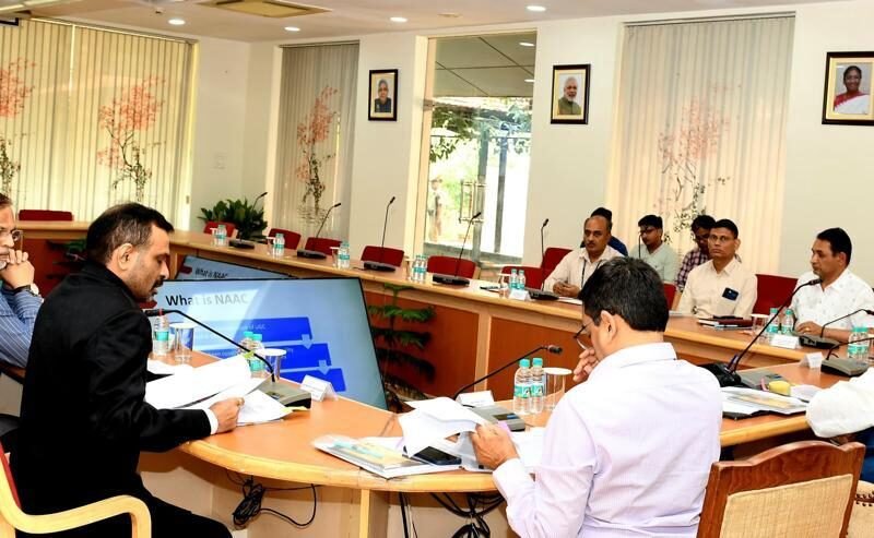 राज्यपाल ने ली विश्वविद्यालयों की विशेष समीक्षा बैठक