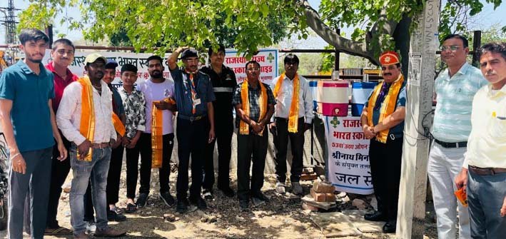 भीषण गर्मी में उदय ओपन रोवर क्रू के रोवर्स ने लगायी ठंडे पानी की प्याऊ