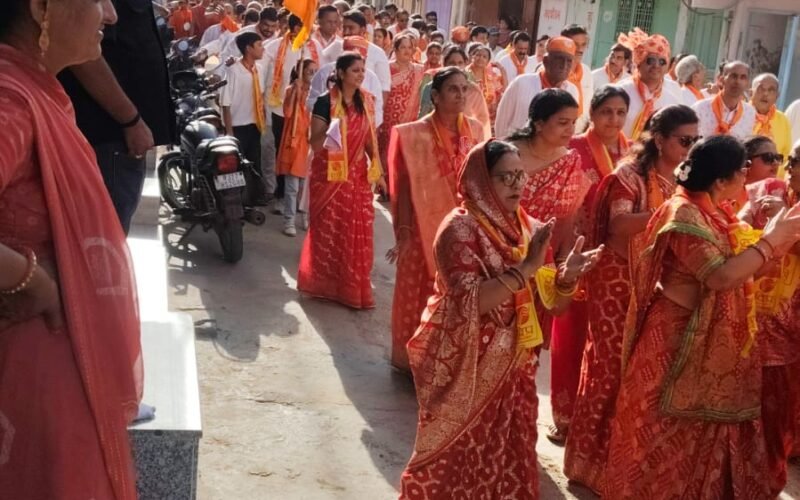 परशुराम जन्मोत्सव पर शोभायात्रा : भगवान परशुराम की हुई आरती आराधना