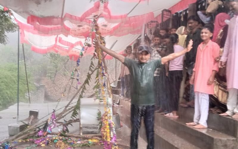 तहसील क्षेत्र के कई गांवों में मूसलाधार बारिश : तेज बारिश एवं हवाओं से शादी समारोह के टेंट उखड़े