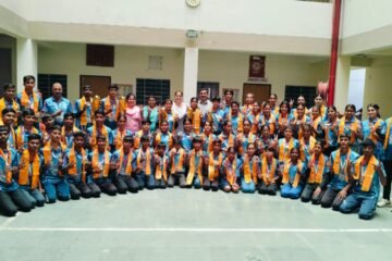 संभागीय आयुक्त ने किया लैक्रोज खिलाड़ियों का अभिनंदन
