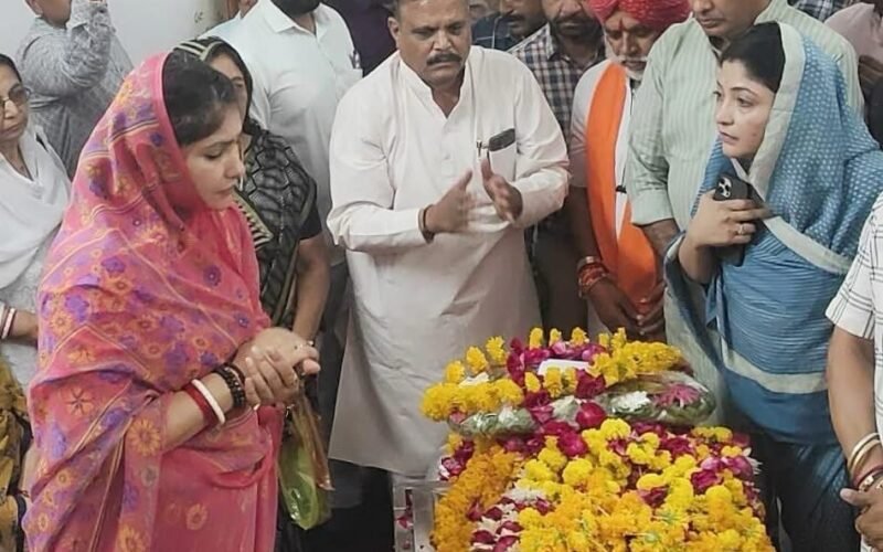 भारतीय जनता पार्टी उदयपुर के पदाधिकारीयो ने एयरपोर्ट पर पूर्व मुख्यमंत्री एवं भाजपा राष्ट्रीय उपाध्यक्ष वसुंधरा राजे की की अगवानी