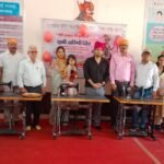 बेटी आंगन की फुलवारी के तहत कंप्यूटर एवं सिलाई मशीन राजकीय विद्यालय में भेंट