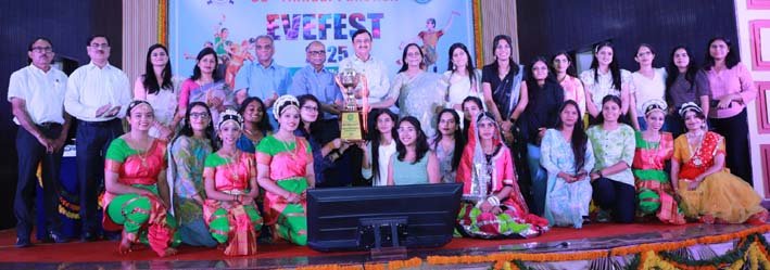 सीसीएएस के वार्षिकोत्सव ’ईवफेस्ट-2025’ में तीन घंटे तक रंगारंग प्रस्तुतियां