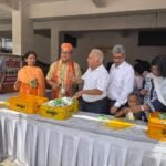 भारतीय लॉयन्स परिसंघ का अभियान: छाछ पीकर भीषण गर्मी से राहत पा रहे लोग