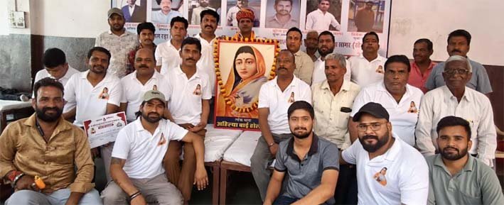 माता अहिल्याबाई होलकर के 300 वे जन्मोत्सव पर समाजजन ने पहली बार किया 79 यूनिट रक्तदान  