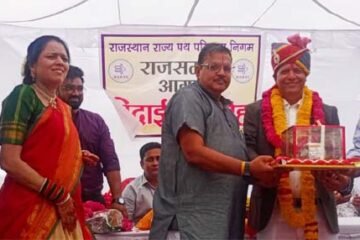 रोडवेज में उत्कृष्ट सेवाओं के लिए मुख्य प्रबंधक उपाध्याय का अभिनंदन