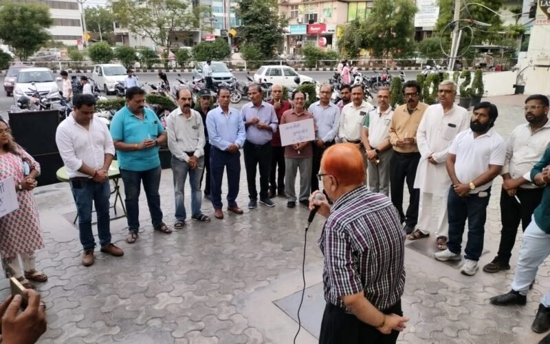 अहमदाबाद विमान दुखांतिका में काल का ग्रास बने दिवंगतों को बड़ी संख्या में सुर साधकों और क़लमकारों ने भावभीनी श्रद्धांजलि दी -माधवानी