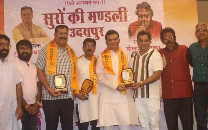 एक शाम पार्षदों के नाम” में जनप्रतिनिधियों ने गीतों से बाँधा समा :मुकेश माधवानी 