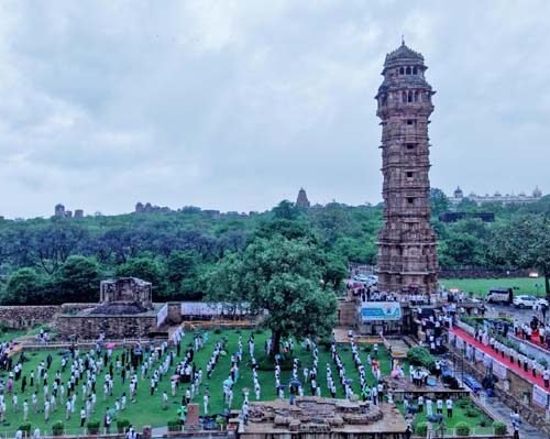 चित्तौड़गढ़ : अंतर्राष्ट्रीय योग दिवस पर चित्तौड़गढ़ दुर्ग पर आयोजित हुआ जिला स्तरीय समारोह