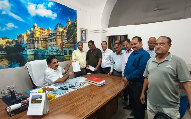भगवान जगन्नाथ रथ यात्रा के दिन अर्ध सरकारी छुट्टी घोषित करने के लिए जिला कलेक्टर को ज्ञापन