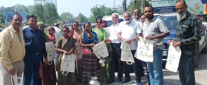 विश्व पर्यावरण दिवस पर अणुव्रत समिति द्वारा इको फ्रेंडली बेग, पौधा वितरण एवं निशुल्क वाहन प्रदूषण जांच की गई