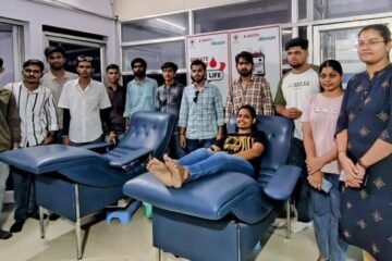 ब्लड डोनर दिवस पर ऐश्वर्या कॉलेज के विद्यार्थियों ने किया लोकमित्र ब्लड बैंक का भ्रमण