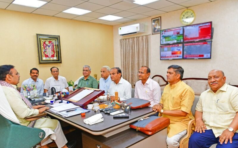 मुख्यमंत्री से लघु उद्योग भारती प्रतिनिधिमंडल की भेंट, औद्योगिक विकास से जुड़े विषयों पर हुई सकारात्मक चर्चा