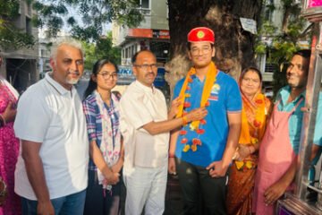 पानी पुरी का ठेला लगाने वाले के बेटे ने जेईई क्रेक किया, सांसद डॉ रावत ने उसी ठेले पर जाकर मनन का अभिनंदन किया
