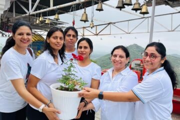 अंतर्राष्ट्रीय योग दिवस पर योग  संग  वृक्षारोपण  उत्सव  मनाया