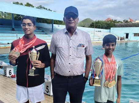 सबजूनियर तैराकी प्रतियोगिता में हर्षदित्य एवं अंशिका धाकड बने चैम्पियन