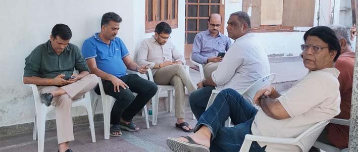 जिला कलक्टर पहुंचे प्रभावितों के घर, रिश्तेदारों से ली जानकारी