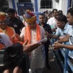 शारीरिक शिक्षक संघ के सदस्यों ने तृतीय श्रेणी शिक्षकों के स्थानातंरण व शारीरिक शिक्षकों की पदोन्नति को लेकर मुख्यमंत्री को ज्ञापन सौंपा