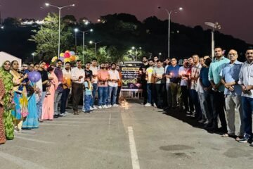 अहमदाबाद विमान हादसे के मृतकों को फतहसागर पर दी गई श्रद्धांजलि