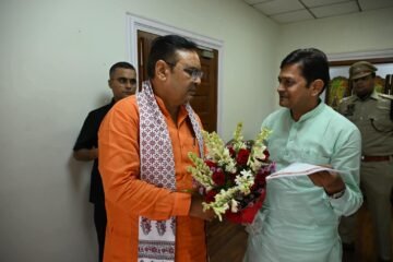 भीलवाड़ा : भाजपा नेता एडवोकेट लादू लाल ने मुख्यमंत्री शर्मा से की मुलाकात