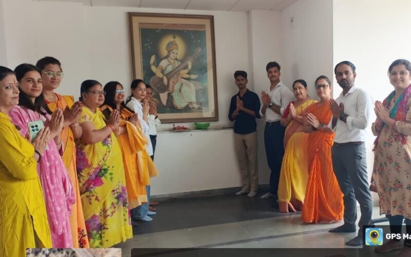 गुरु पूर्णिमा पर शिक्षकों हुआ का सम्मान’