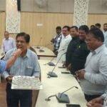 कलक्टर पहुंचे नगर निगम, कार्मिकों का बढ़ाया हौंसला