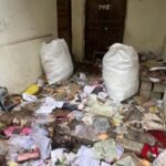 राजस्व संबंधी दस्तावेजों पर बिखरी धूल, बारिश ने तहसील के रिकॉर्ड को धोया