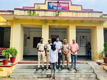 सागवाड़ा पुलिस ने आरोपी युवक को किया गिरफ्तार, एक नाबालिग भी डिटेन, परीक्षा देकर लौट रहीं छात्राओं का पीछा कर की अश्लील हरकतें, पावर बाइक भी जब्त