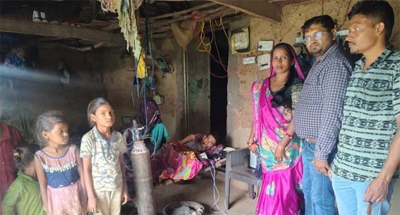  तीन साल से अस्थमा से पीड़ित बाबूलाल को सरेरा पंचायत ने की आर्थिक सहायता