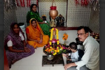 सिद्धेश्वर शिव मंदिर पर लगी भक्तों की भीड़ 
