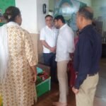 कलक्टर पहुंचने नारी निकेतन, किशोरियों से किया संवाद