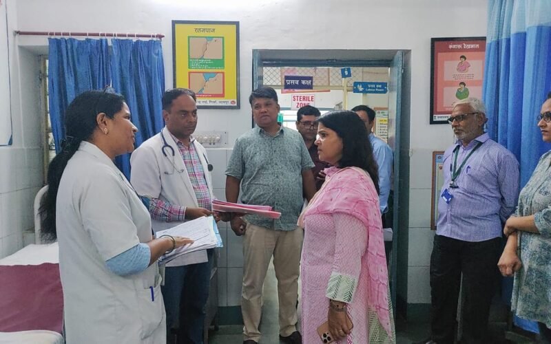 प्रमुख शासन सचिव गायत्री राठौड़ ने किया स्वास्थ्य केन्द्रों का निरीक्षण