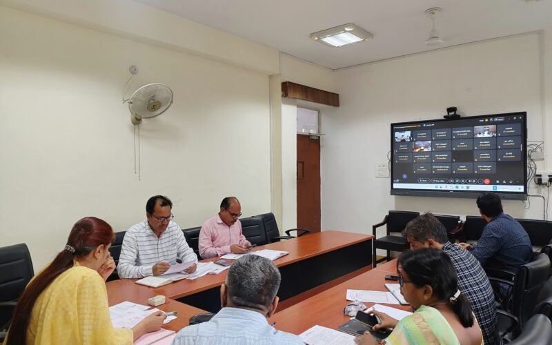संभागीय आयुक्त ने ली फ्लैगशिप योजनाओं की समीक्षात्मक बैठक