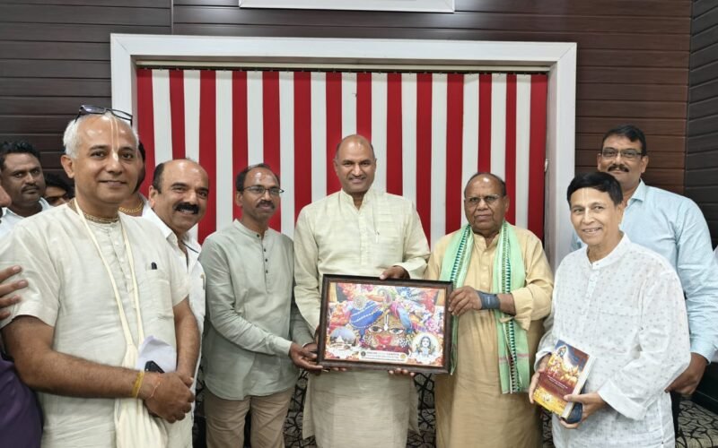 इस्काॅन कोवे ने सांसदो को दिया निमंत्रण