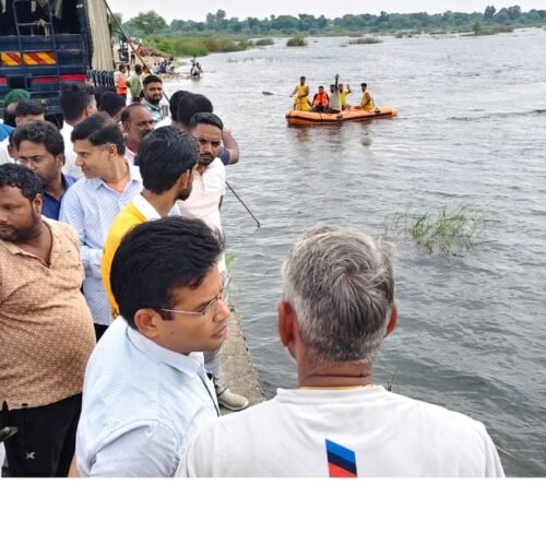 गूगल मैप से बंद मार्ग पर चले जाने से वाहन पानी के तेज बहाव में बहा, वाहन में सवार थे 9 व्यक्ति, 5 व्यक्तियों को सुरक्षित बचाया गया