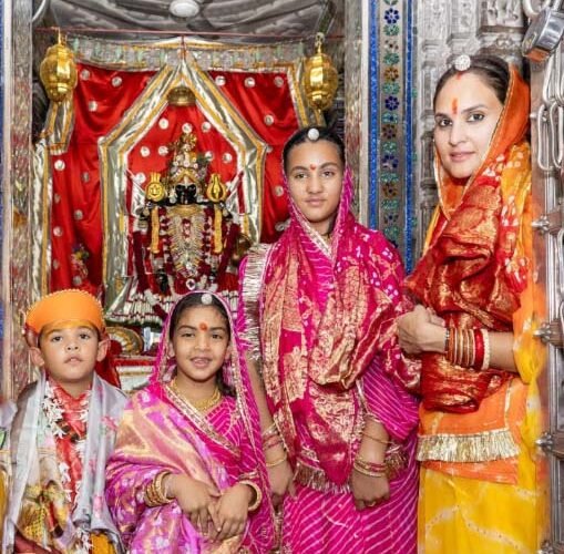 श्रीकृष्ण जन्माष्टमी महोत्सव पर पूर्व मेवाड़ राज परिवार ने किये भगवान श्री जगन्नाथ स्वामी के दर्शन