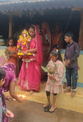 बैंड बाजा व भजनों के साथ दशामाता को दी विदाई