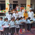 भामाशाह द्वारा स्कूली बालिकाओं को स्टेशनरी वितरित 