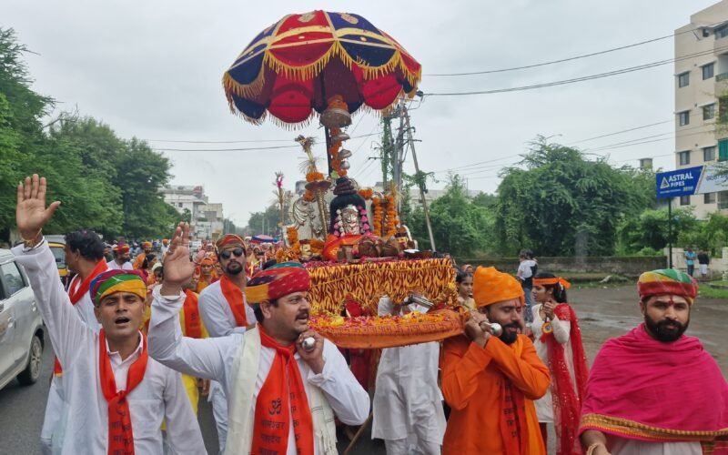 गंगाजल, जयकारे और बारिश संग उमड़ी आस्था की गंगा, फतेह बालाजी से वामेश्वर महादेव तक कावड़ के साथ भक्ति का रथ चला