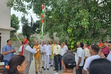 श्री चित्रगुप्त सभा उदयपुर द्वारा ध्वजारोहण एवं सम्मान समारोह हर्षोउल्लास से मनाया