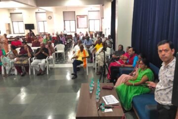 स्वरांजलि म्यूजिक ग्रुप ने वृद्ध आश्रम में बिखेरी स्वर लहरियां