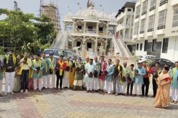 मूलनायक भगवान पर किया सर्व औषधियक्त 108 कलश से अभिषेक,पृक्षरोपण यात्रा निकाल किया 61 पौधों का पौधरोपण