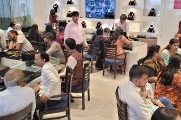 ’राखी से पहले सोजतिया ज्वेलर्स पर उमड़ी खरीदारों की भीड़’