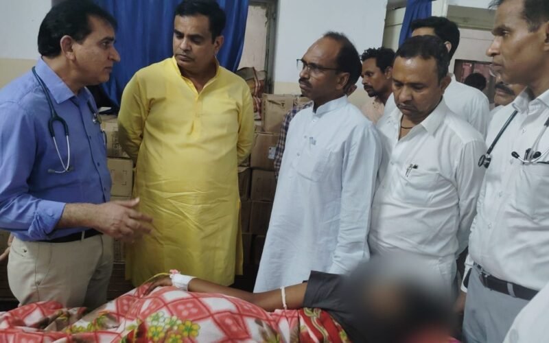 दुष्कर्म पीडित किशोरी से मिले सांसद डॉ रावत, स्वास्थ्य की जानकारी ली, अधिकारियों को निर्देश दिए
