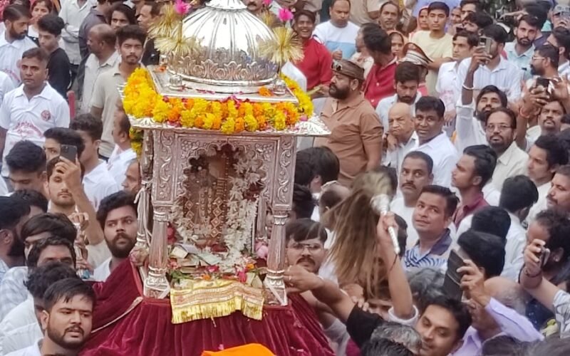 देव झुलनी एकादशी पर छोगाला छेल के जयकारों के साथ निकली राम रेवाडिया
